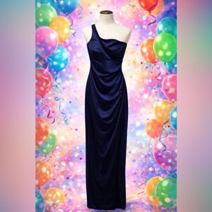 Emerald Sundae Midnight/Navy Blue Gown
Size XS New with tag ! $79